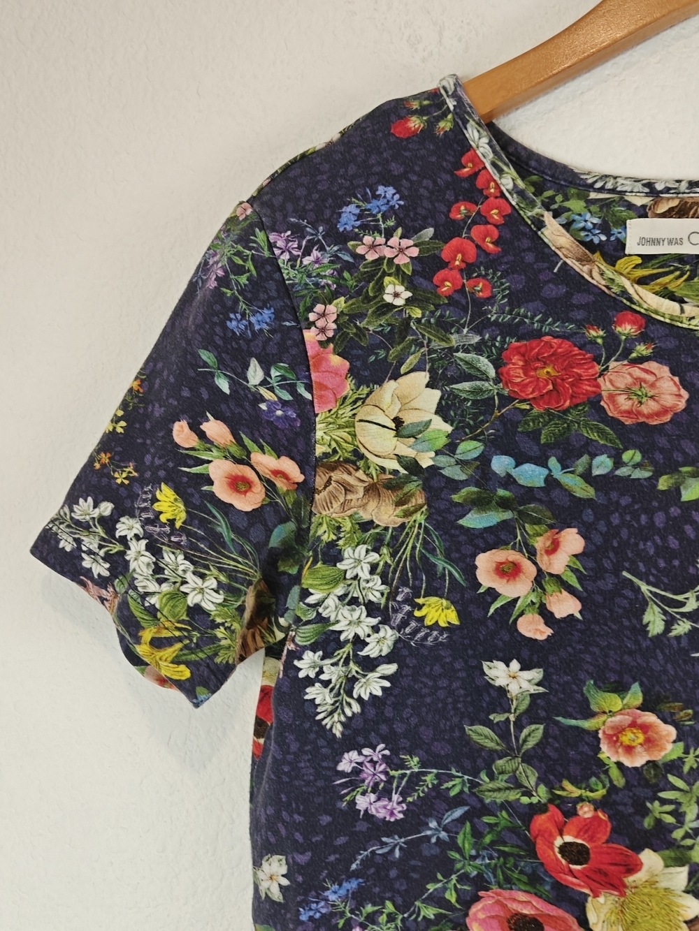 Johnny Was Calmé Floral Tee 🌸 Boho Luxe Stretch Top Navy Multicolor Size Small - Picture 6 of 12